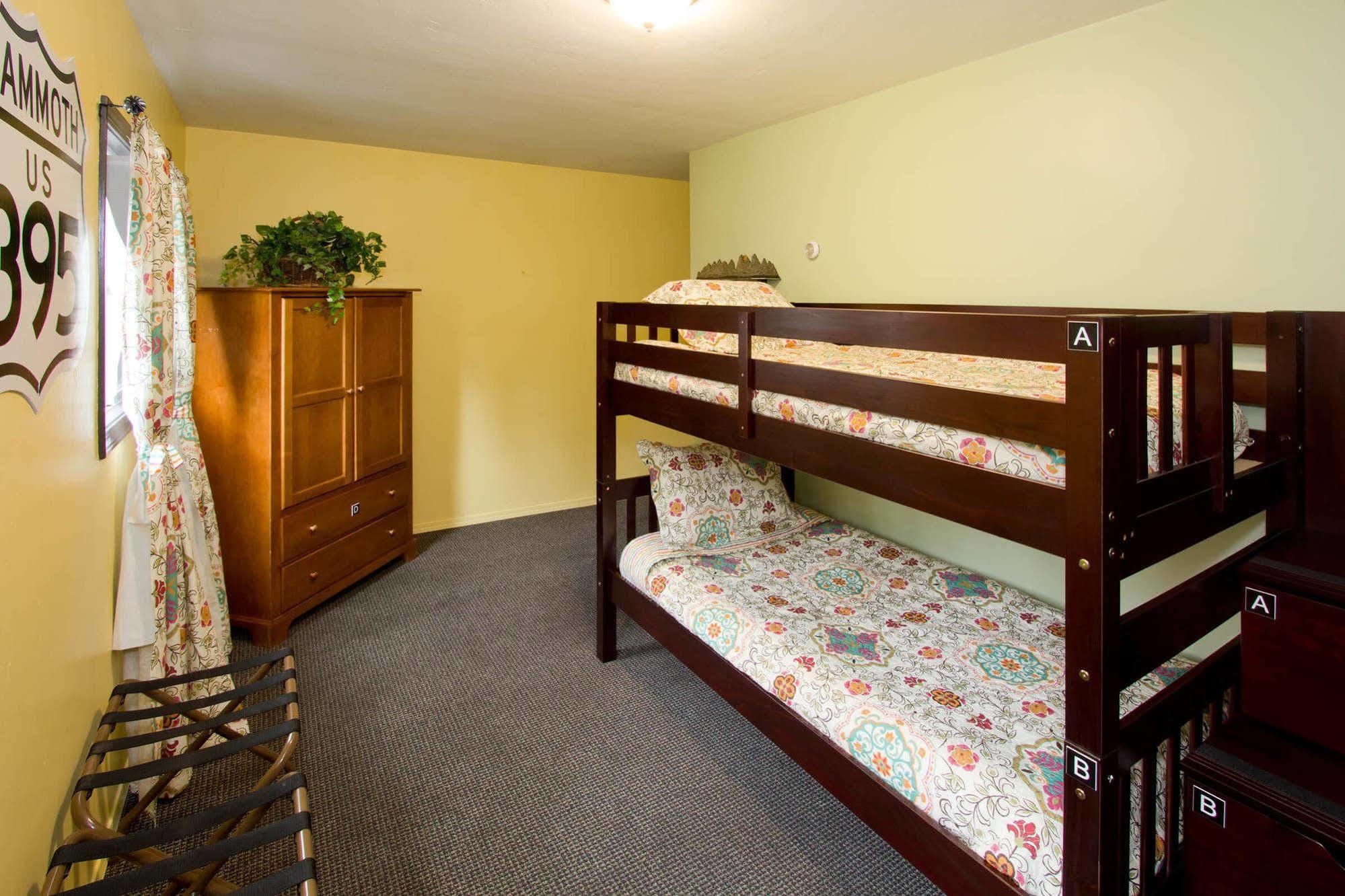 Moderne * Mammoth Lakes